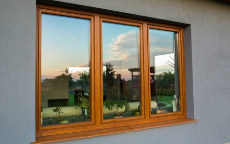 sécurité de la fenêtre avec le verrouillage semi-fixe