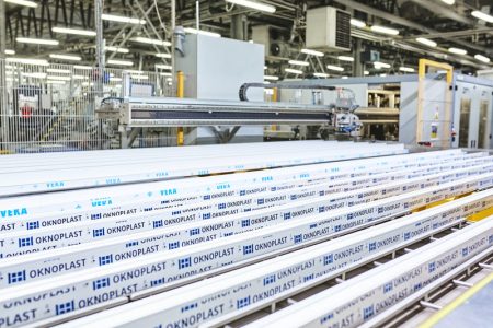assemblage pvc usine OKNOPLAST